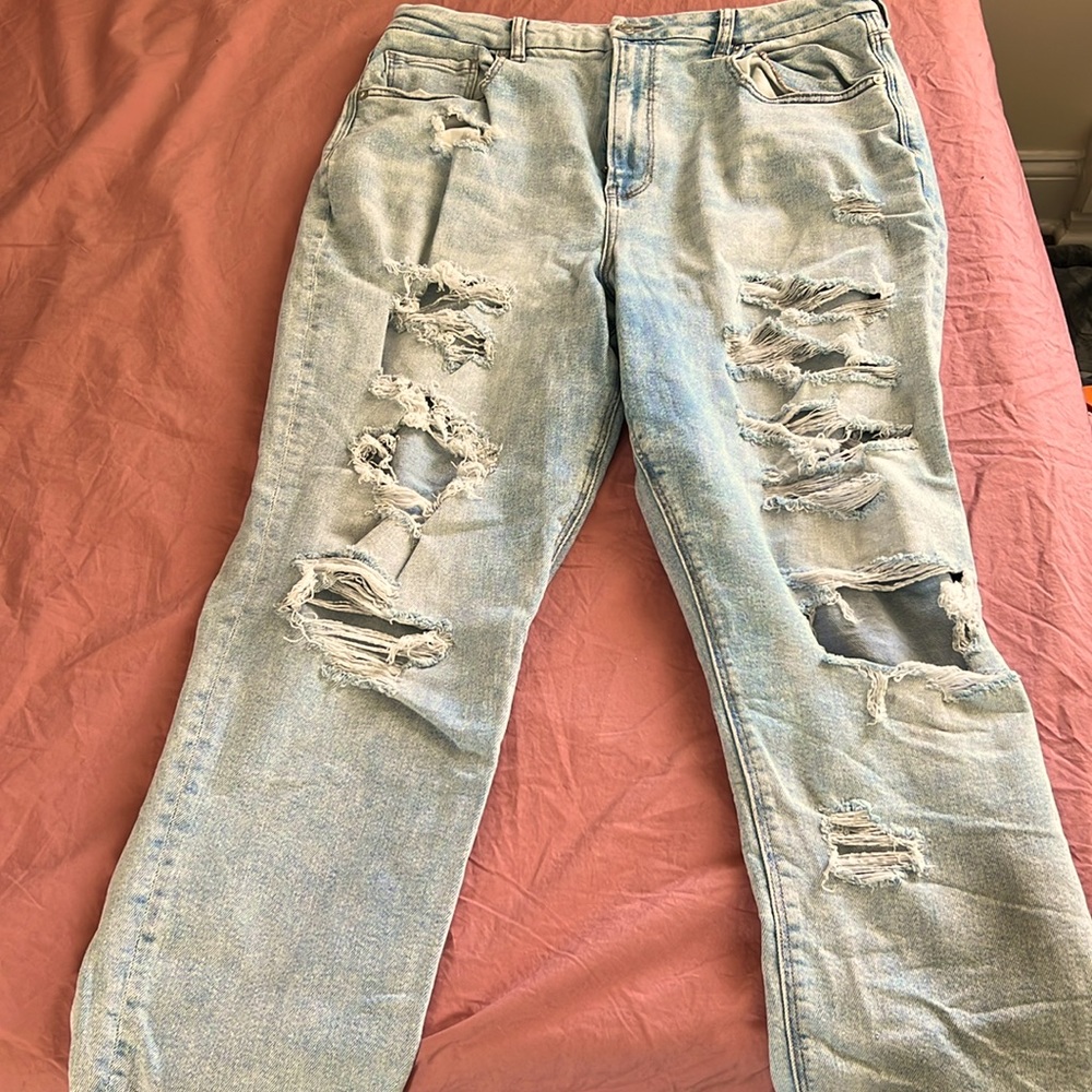 American Eagle curvy distressed mom jean, long. Size 18.